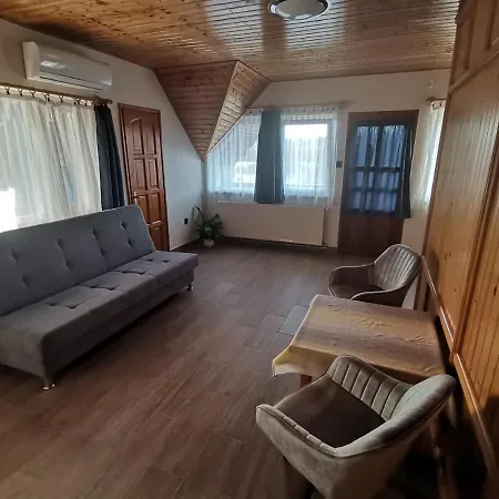 Szoloskert Apartment