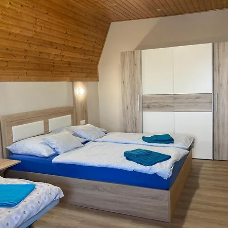 Szoloskert Apartman *